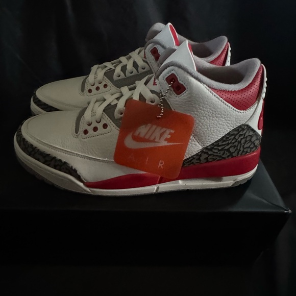 Air Jordan 3 Retro - Picture 2 of 7